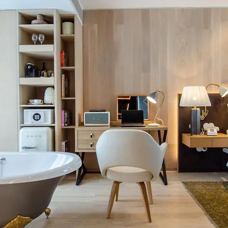 Browns Avenue 5*