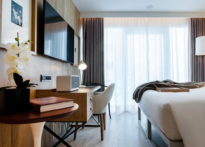 Hotel Browns Avenue 5*