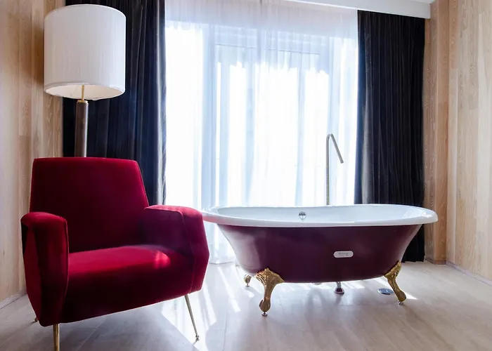 Hotel Browns Avenue 5*