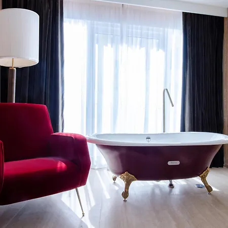 Ξενοδοχείο Browns Avenue 5*