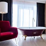 Hotel Browns Avenue 5*