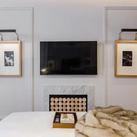 Отель Browns Avenue 5*