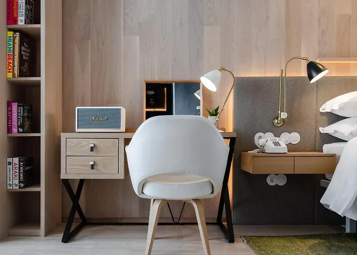 Hotel Browns Avenue 5*