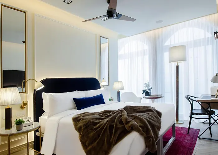 Hotel Browns Avenue 5*